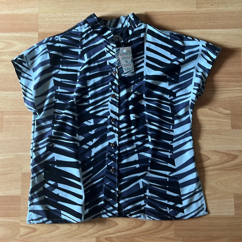 NWT 2021 Manuhealii Mandarin Collar Top